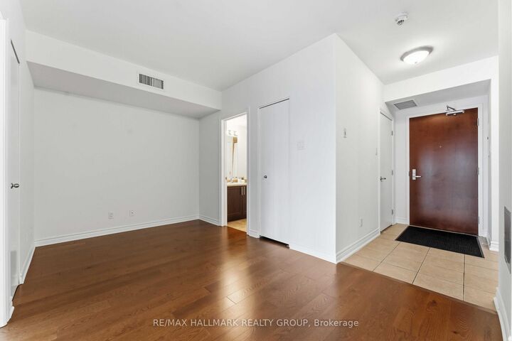 Property Photo:  234 Rideau Street 1902  ON K1N 0A9 