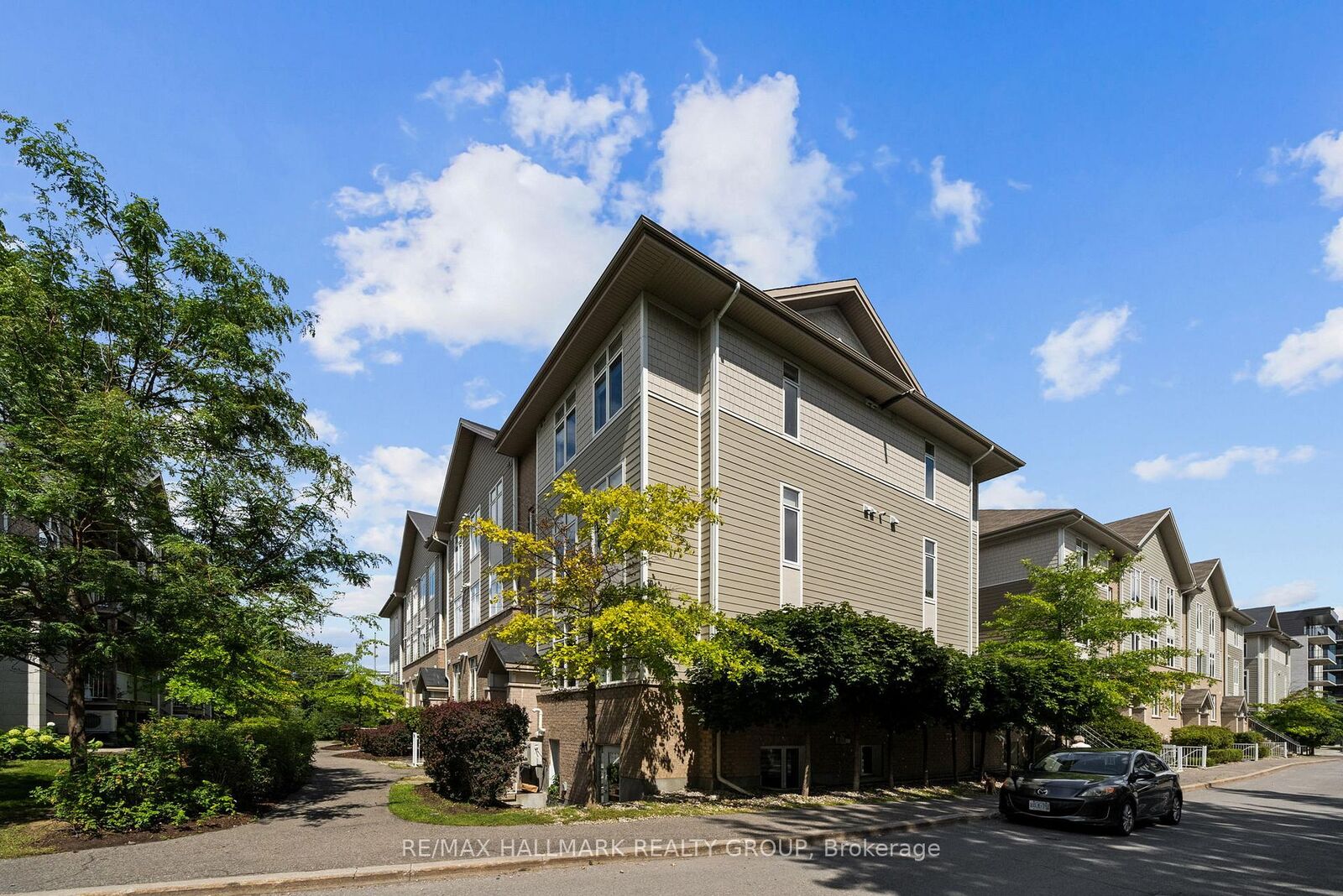 Property Photo: 322 Everest Private F ON K1G 4E3