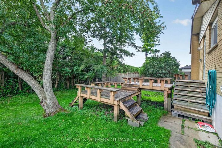 Property Photo:  14 Oakview Avenue  ON K2G 3A1 