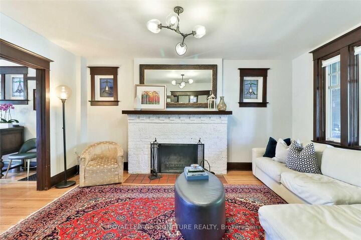 Photo de la propriété:  157 Northcliffe Boulevard  ON M6E 3K5 