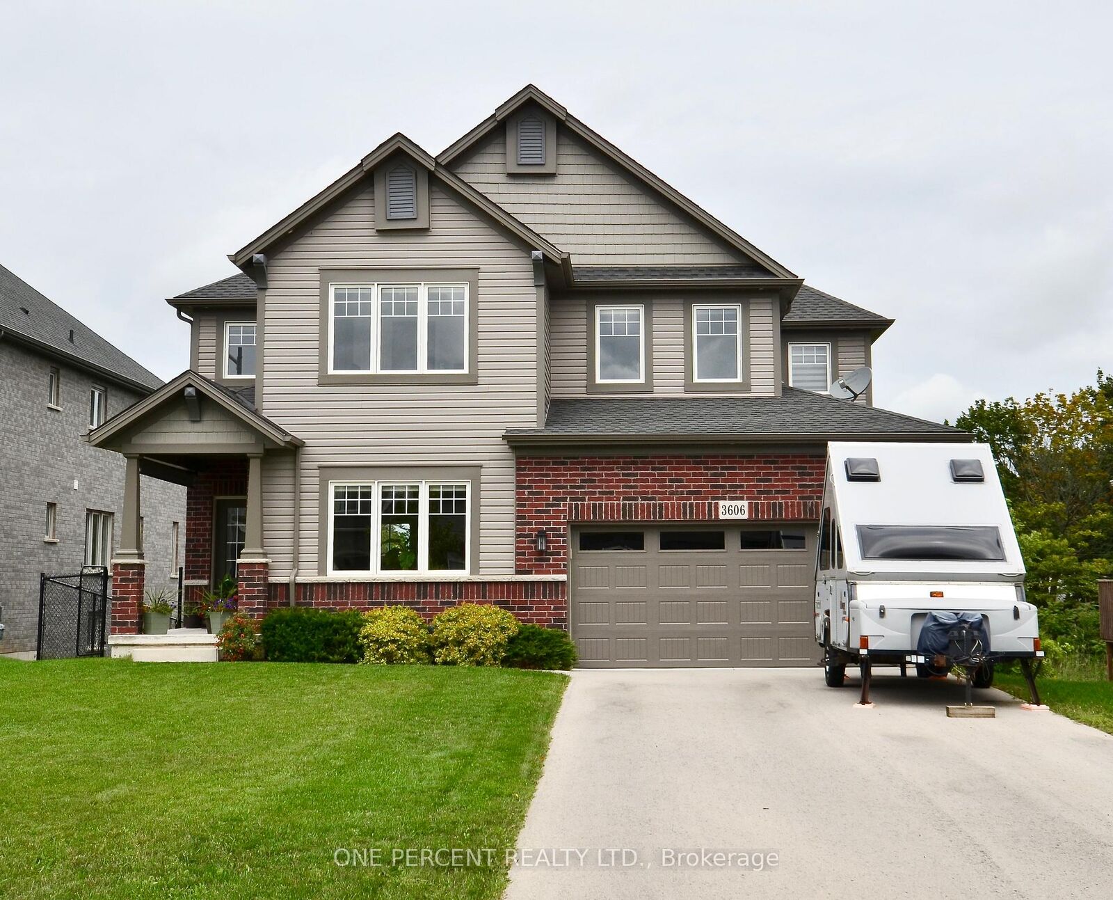 Property Photo: 3606 Carolinia Court ON L0S 1N0