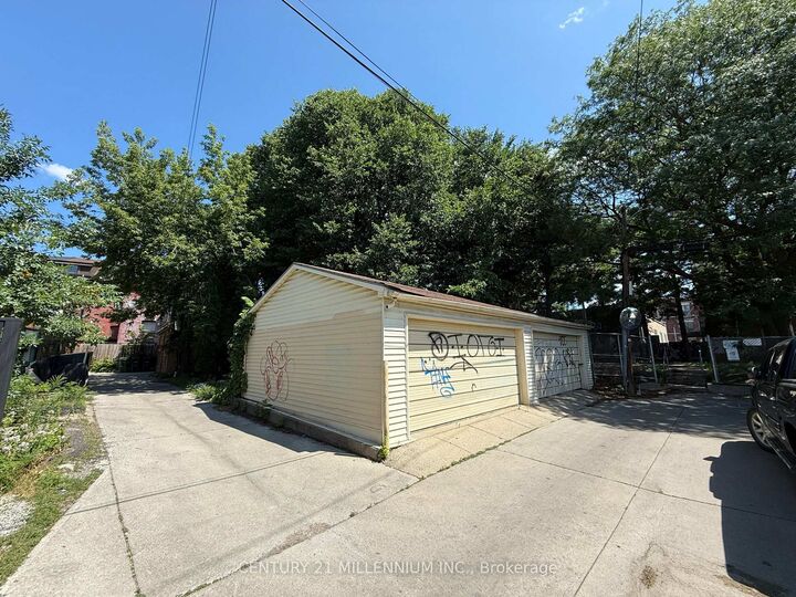 Property Photo:  275R Lansdowne Avenue  ON M6K 2W2 
