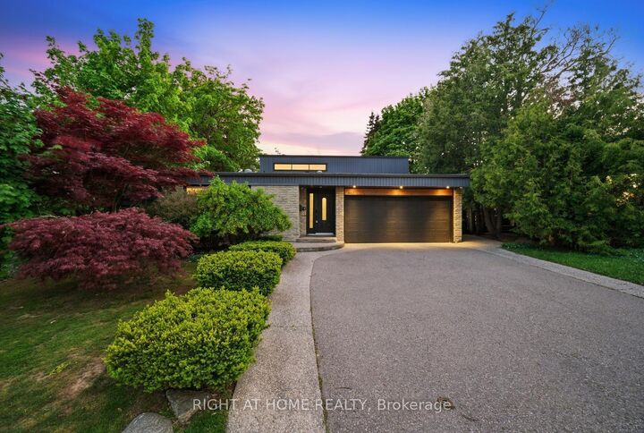 Property Photo: 6415 Dunray Court ON L5N 1E7