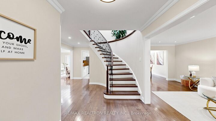 Property Photo: 15 Rainey Court ON L4C 9L4
