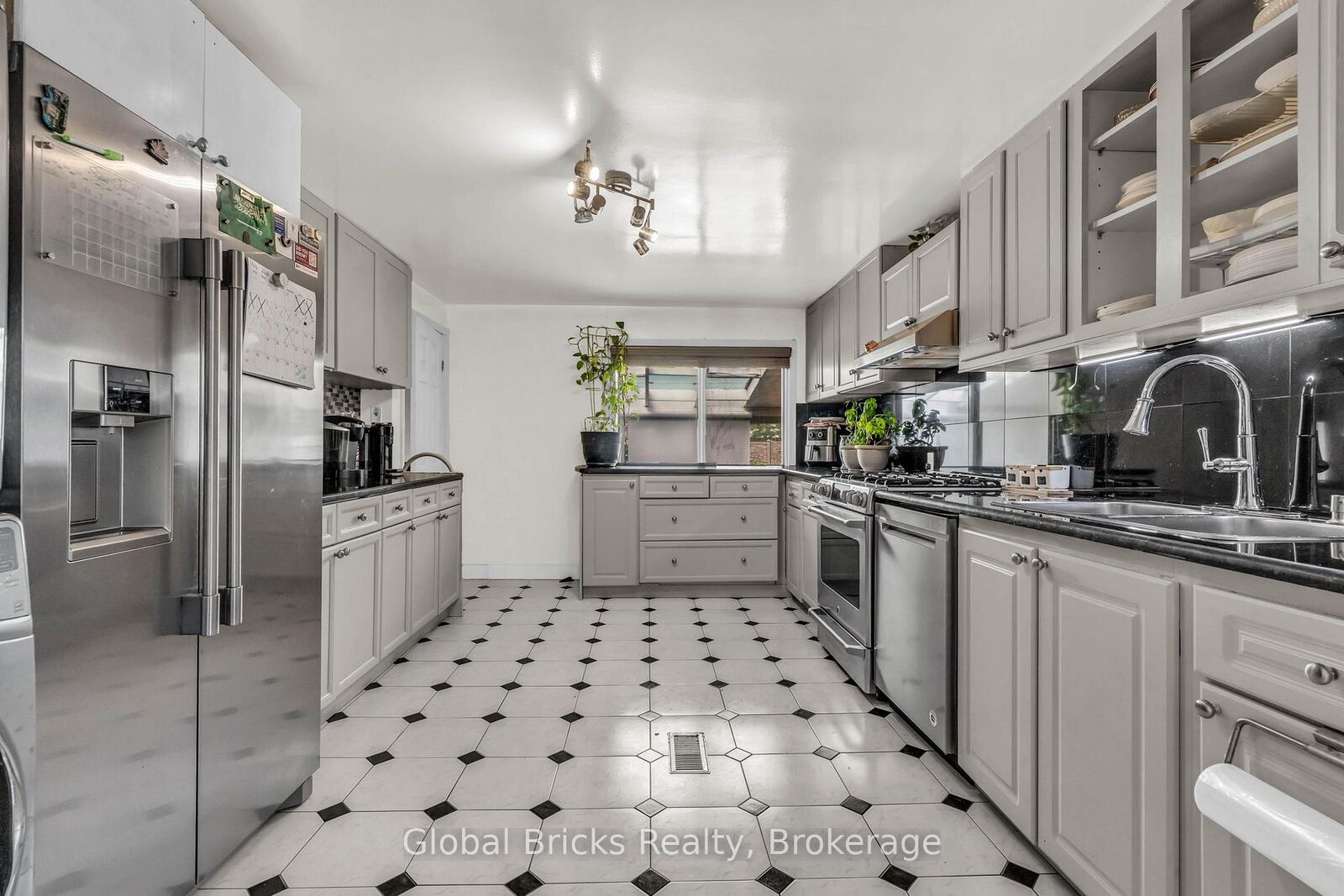 Property Photo:  277 Short Avenue S  ON N5W 1W3 