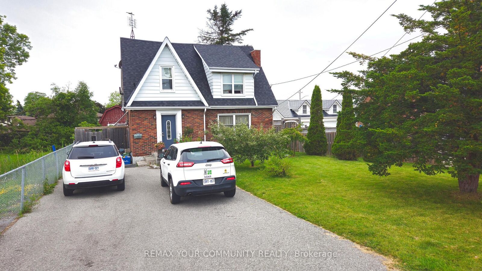 Property Photo: 520 Cromwell Avenue ON L1J 4V4