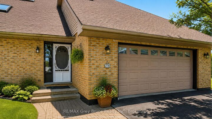 Property Photo:  102 Mary Avenue  ON N4K 5N5 