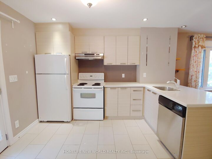 Property Photo:  35 East Lynn Avenue Main  ON M4C 3X3 