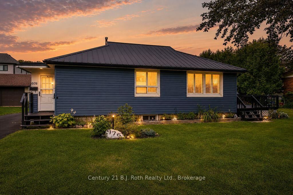Property Photo:  976 Yonge Street  ON L4R 2E7 
