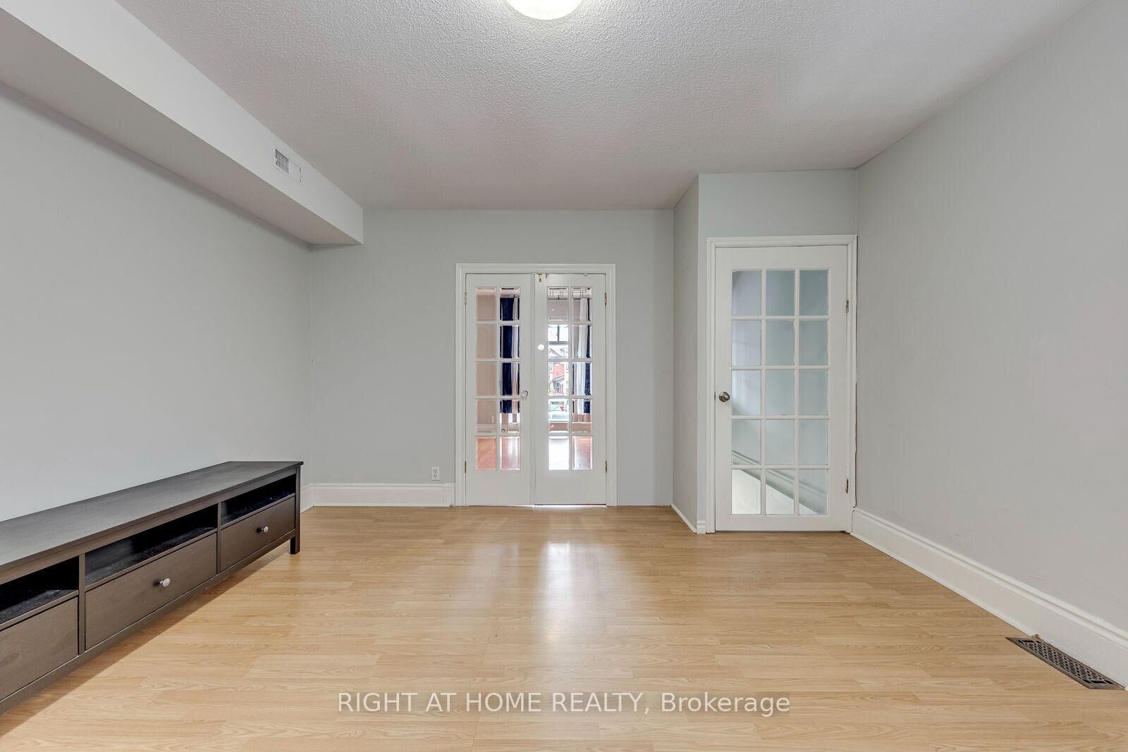 Property Photo:  3146 Dundas St Street W A  ON M6P 2A1 