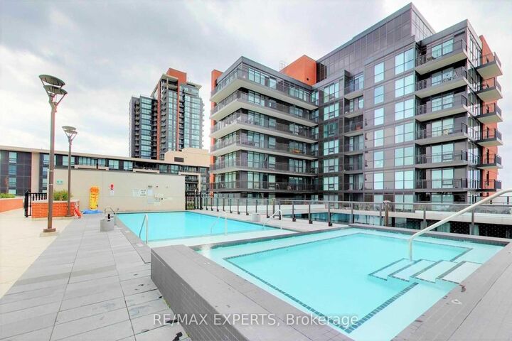 Property Photo:  3091 Dufferin Street 717  ON M6A 0C4 
