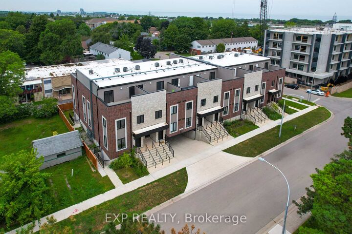 2 Slessor Boulevard 10 — photo 1