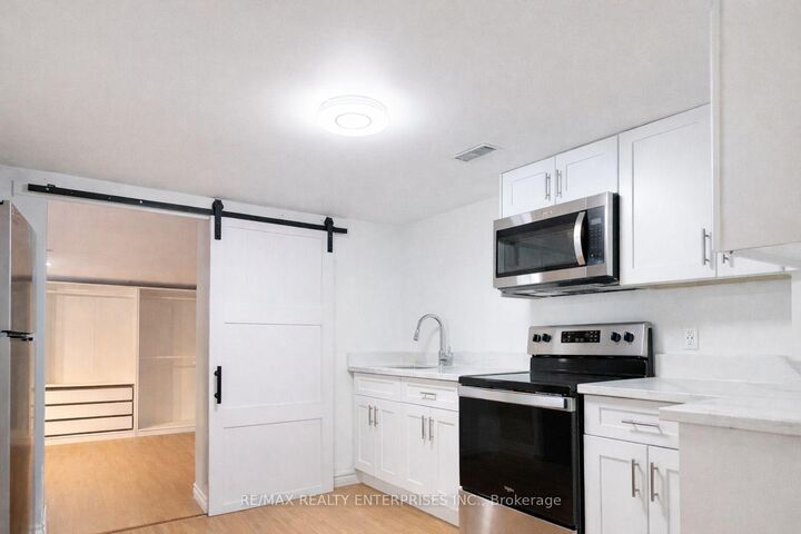 Property Photo: 818 Buttonbush Court Lower ON L1K 2H9
