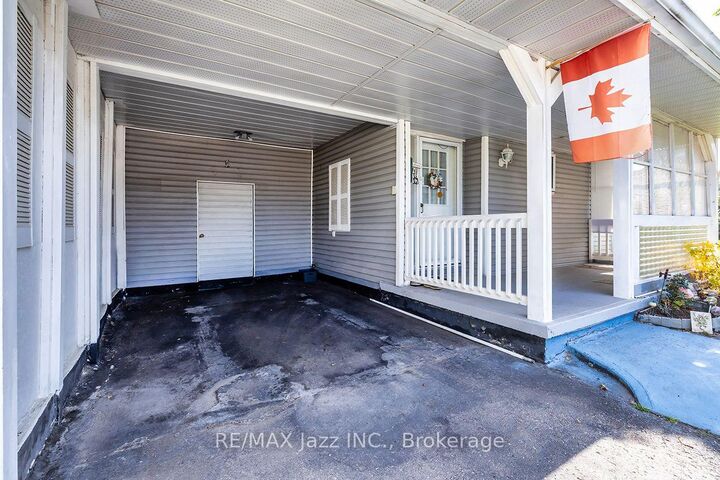 Property Photo: 5 King Court ON L1B 1L7