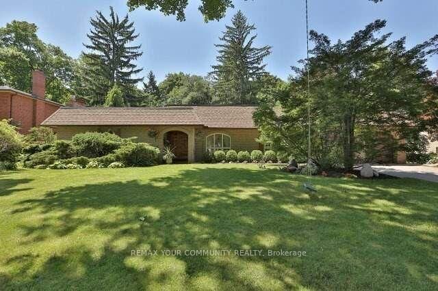 Property Photo: 1528 Knareswood Drive ON L5H 2M1
