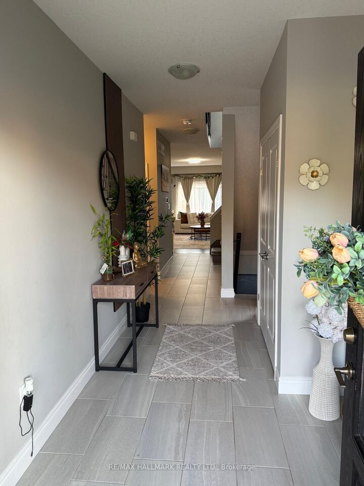 Property Photo:  851 Robert Ferrie Drive Upper Level (Main &Amp 2nd)  ON N2R 1P2 