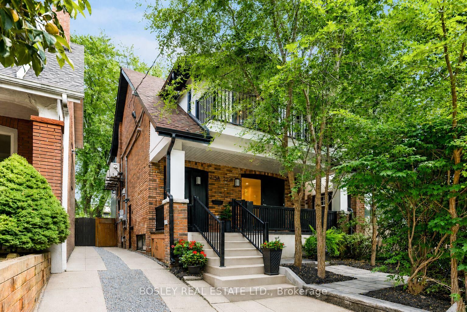 Property Photo: 225 Gainsborough Road B ON M4L 3C7