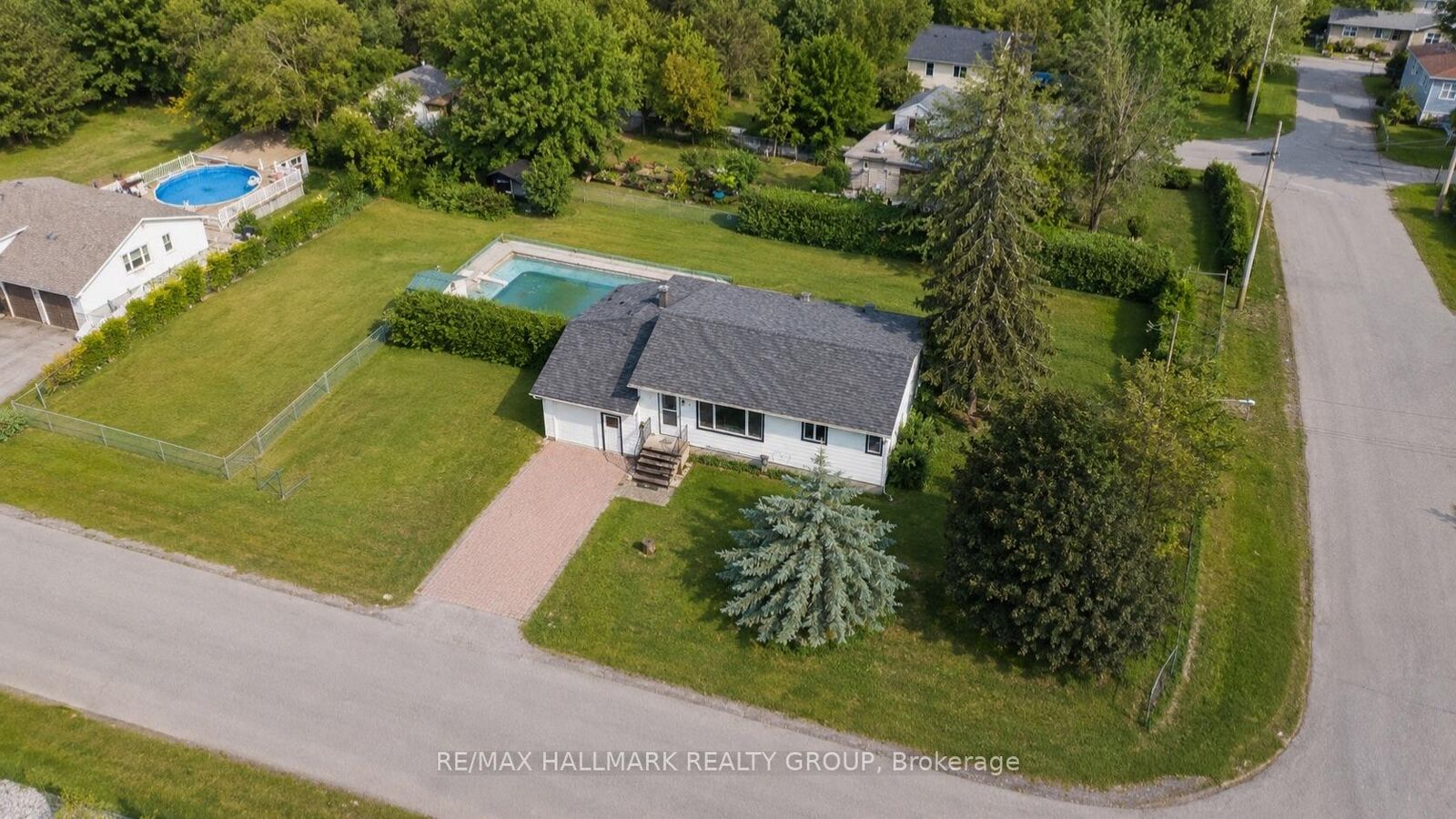 Property Photo:  11 Bobcat Way Street  ON K2S 1P3 