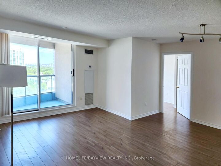 Property Photo:  7 Lorraine Drive 1816  ON M2N 7H2 