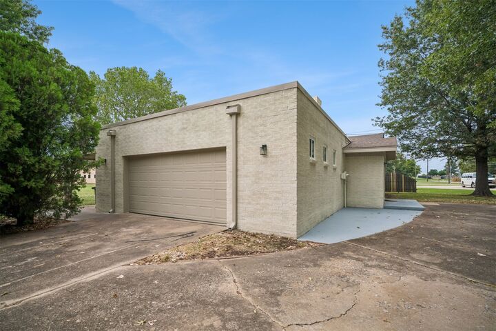 Property Photo:  705 N Main Street  OK 74467 