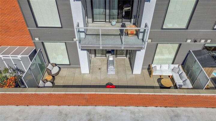 Property Photo:  950 Whirlaway Cres #204  BC V9B 6W6 