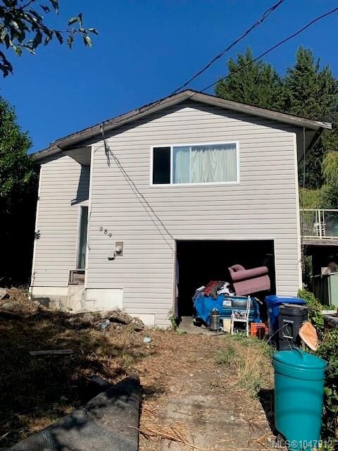 989 Plecas Cres — photo 1