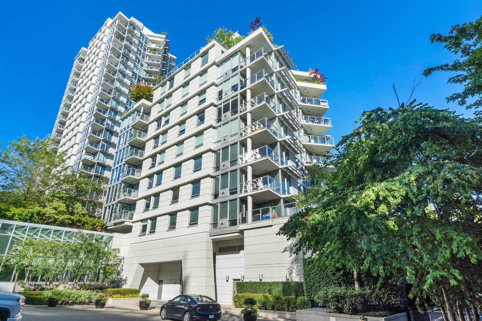 Property Photo:  633 Kinghorne Mews 906  BC V6Z 3A9 