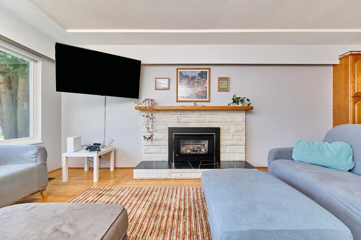 Property Photo: 1339 Brisbane Avenue BC V3J 5L2