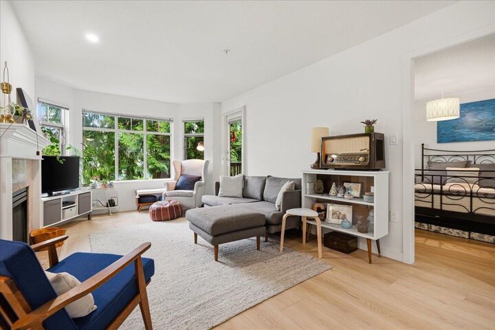 Property Photo:  2059 Chesterfield Avenue 411  BC V7M 2P4 