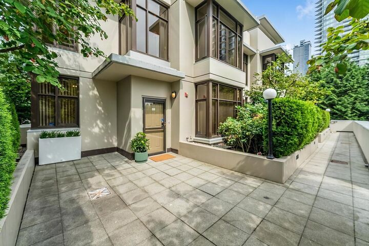 Property Photo:  2088 Madison Avenue Th5  BC V5C 6T5 