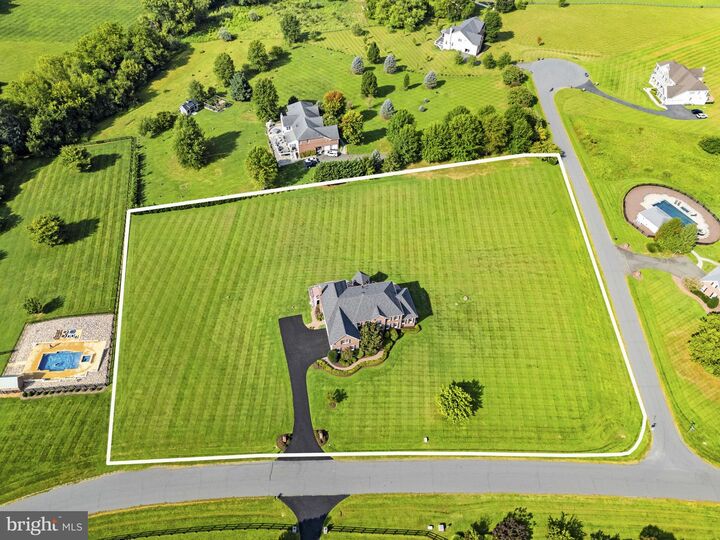 Property Photo: 14925 Bankfield Drive VA 20197