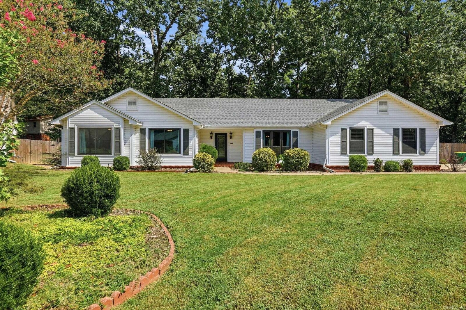 Property Photo: 2521 Hickorynut Court AR 72211