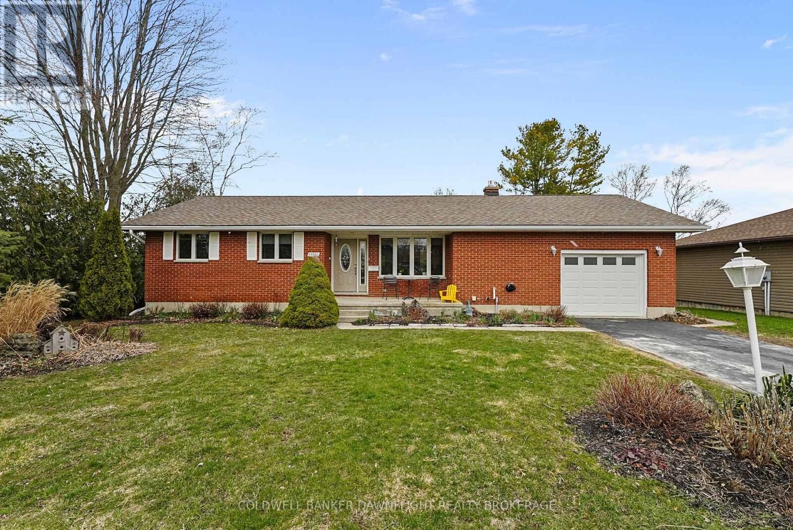 Property Photo:  33960 Queen Street  ON N0M 2T0 