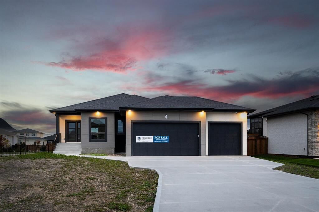 Property Photo: 15 Hunter's Close MB R4H 0E3