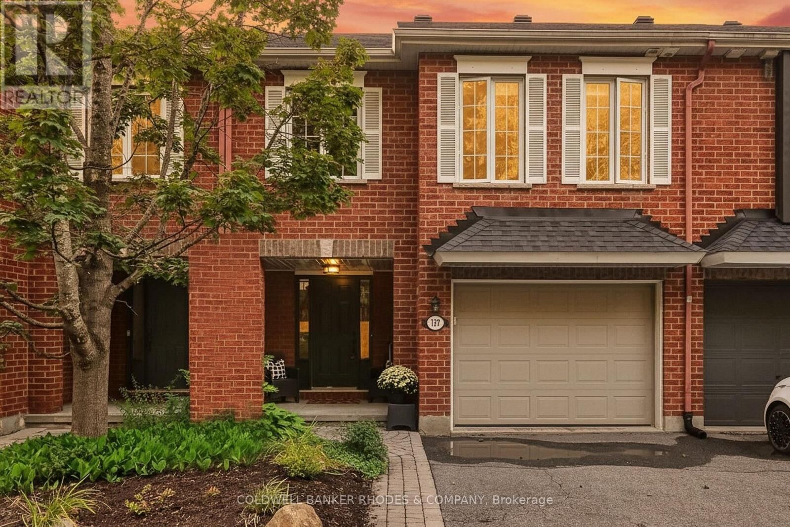 Property Photo:  157 Gladeview Private  ON K1T 4C4 