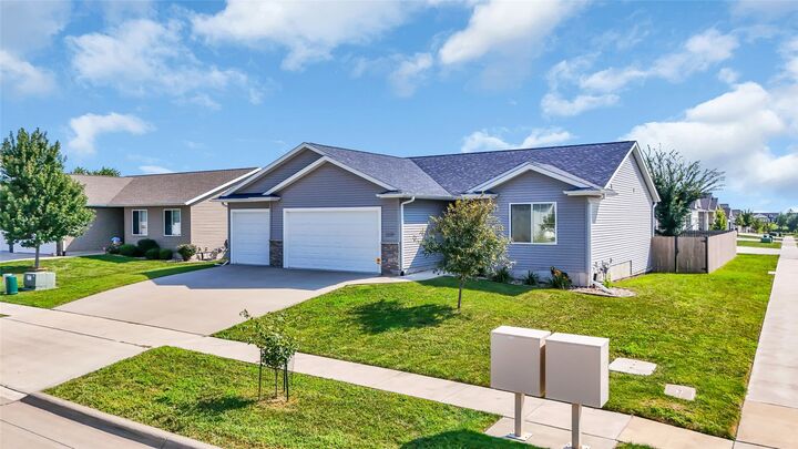 Property Photo: 2239 Crestwood Lane IA 50648