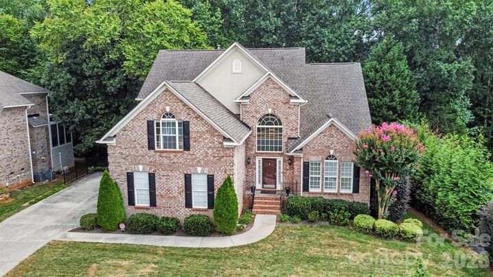 Property Photo:  904 Carisbrooke Lane  NC 28173 