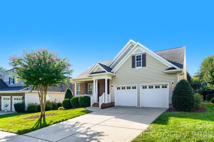 Property Photo: 18311 Glenealy Drive NC 28031