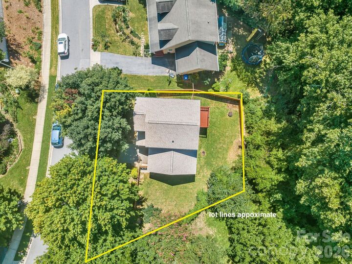 Property Photo:  19 Oakcrest Place  NC 28806 