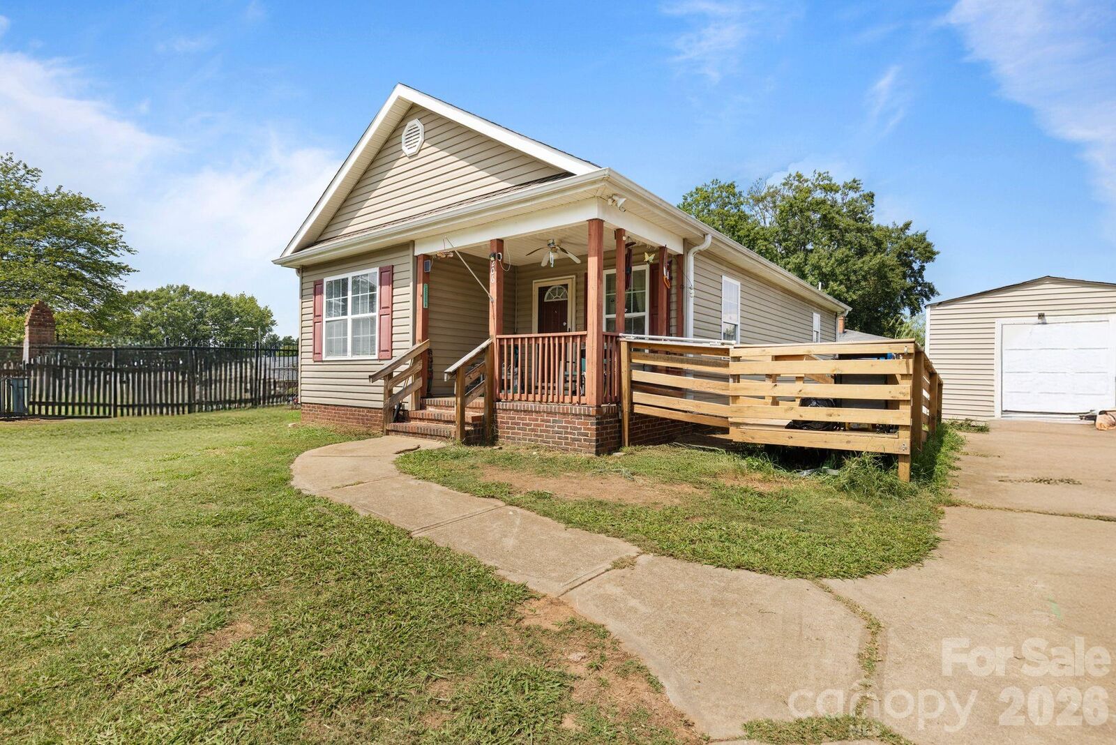 Property Photo: 206 Oakland Avenue SC 29650