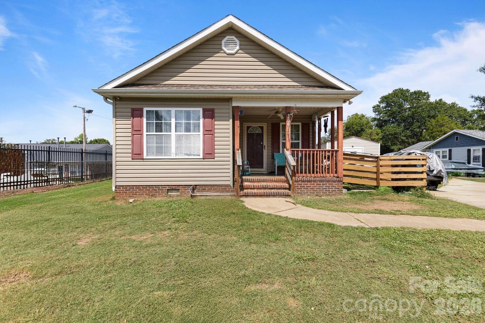 Property Photo: 206 Oakland Avenue SC 29650