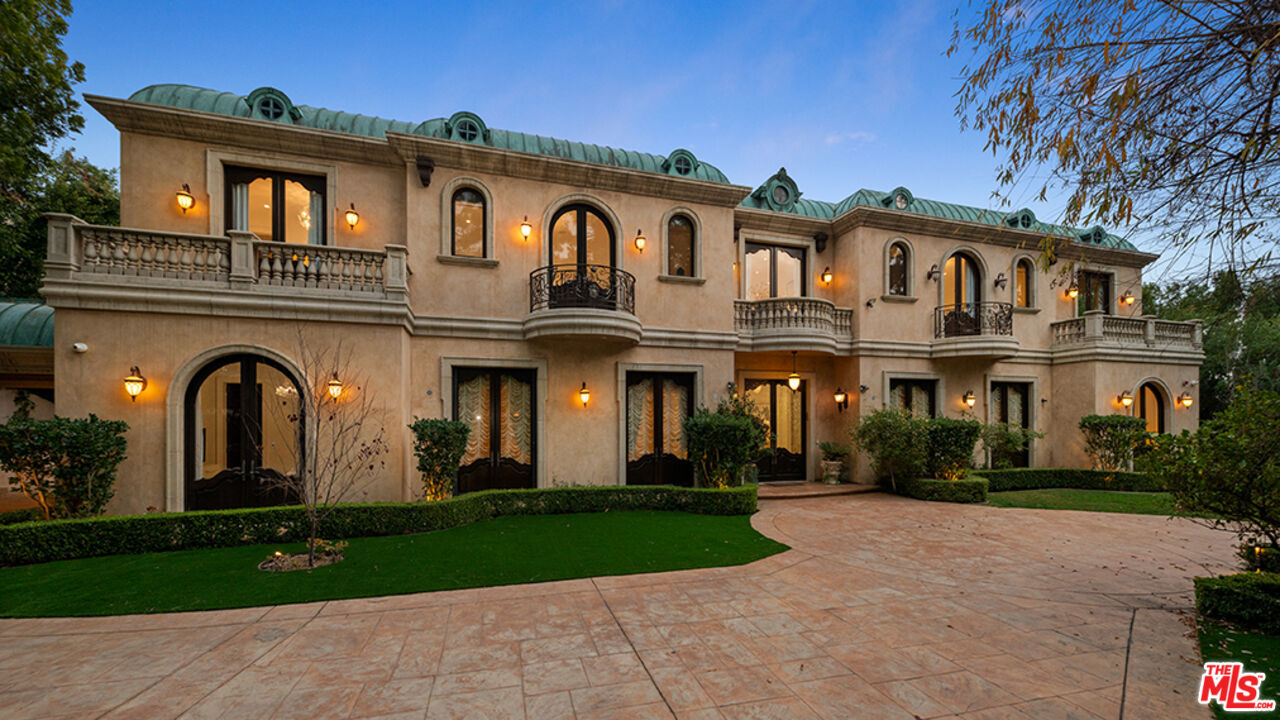 Property Photo:  1021 N Crescent Dr  CA 90210 