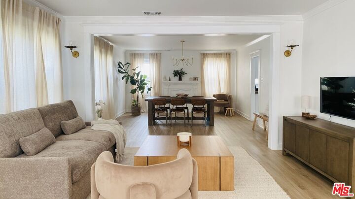 Property Photo:  1146 S Mullen Ave  CA 90019 