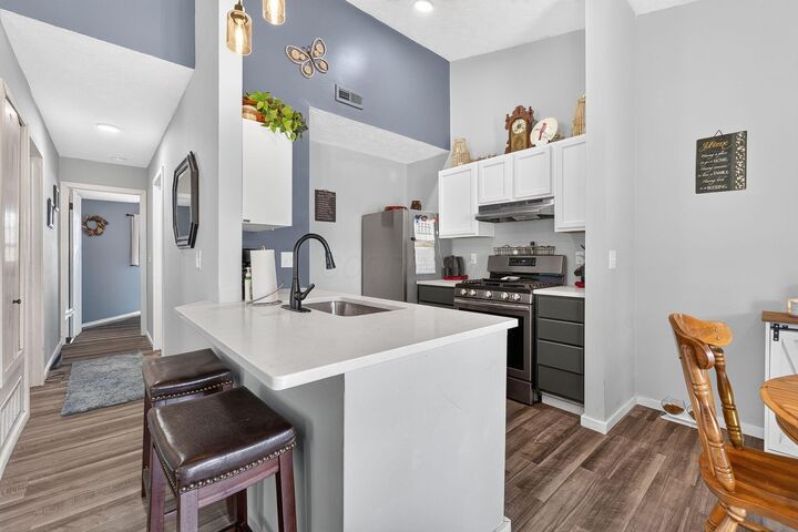 Property Photo:  1079 Coventry Way  OH 43040 