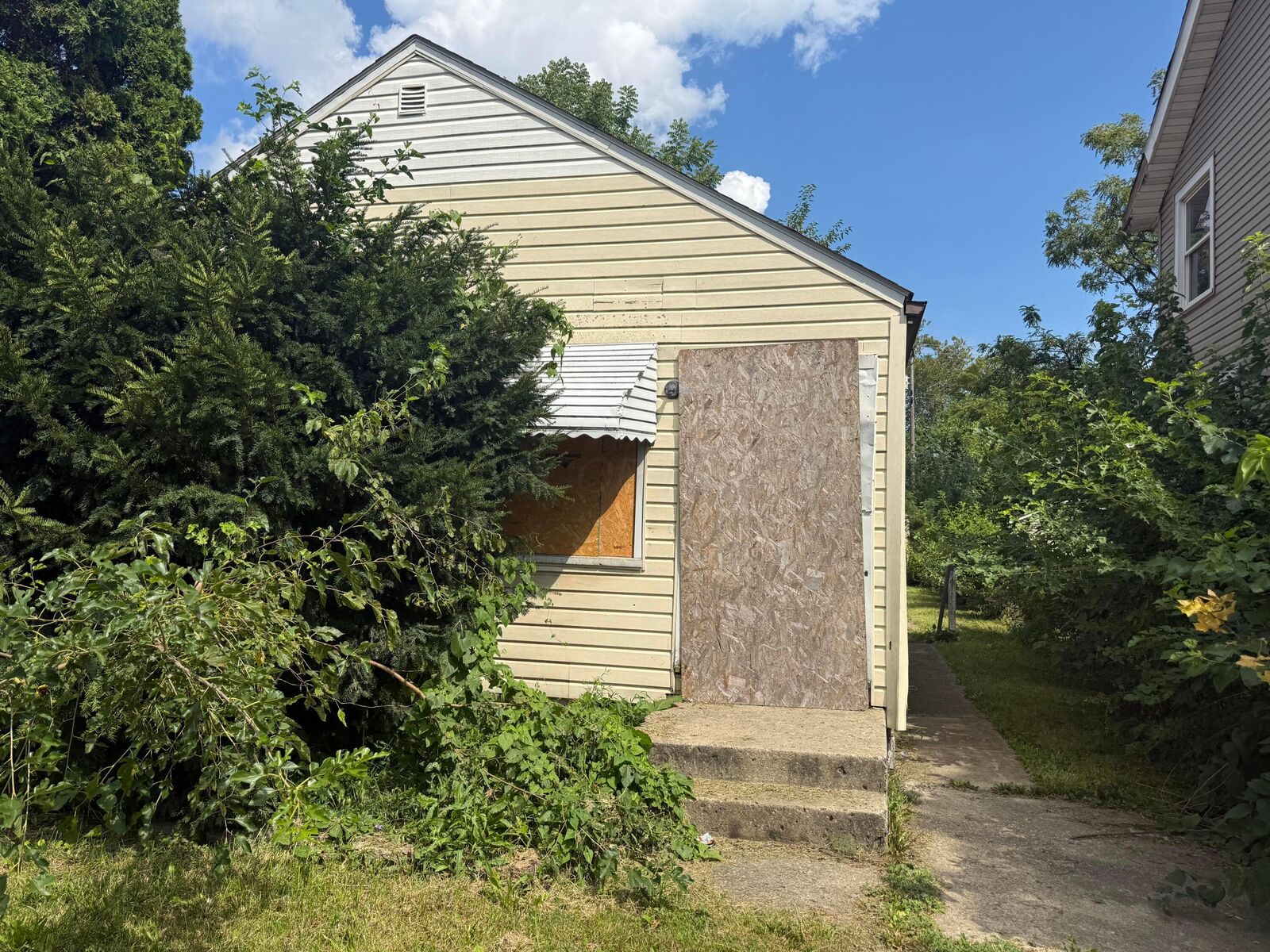 Property Photo:  954 E 17th Avenue  OH 43211 