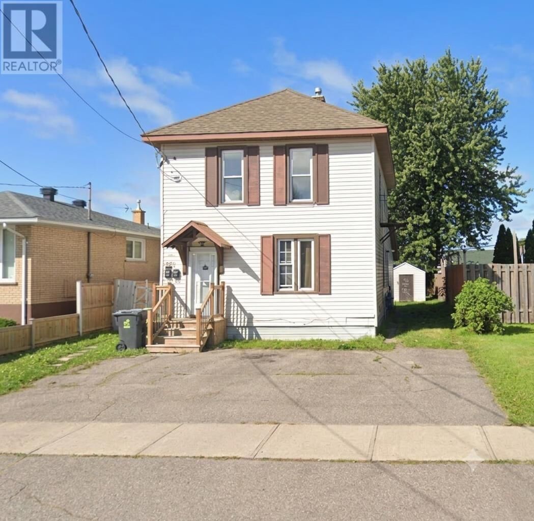 Property Photo:  561 Sherbourne St  ON P6C 3X6 