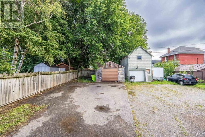 Property Photo:  30 Wellington St E  ON P6A 2K8 