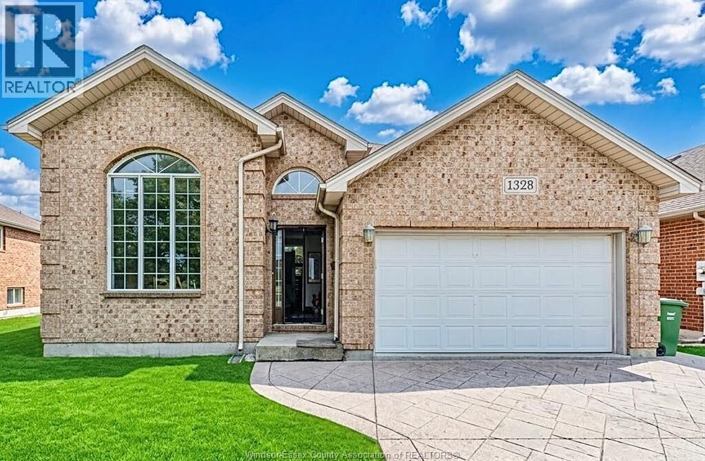 Property Photo:  1328 Imperial Crescent  ON N9G 2T5 