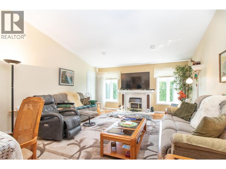 Property Photo:  1885 Parkview Crescent 112  BC V1X 7E2 