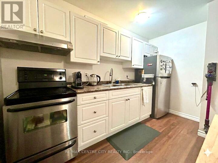 Property Photo: 70 Fiddlers Green Road 100 ON N6H 4R4